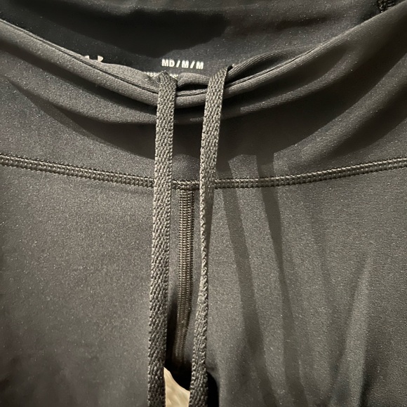 Under Armour Cropped Leggings - Picture 3 of 7